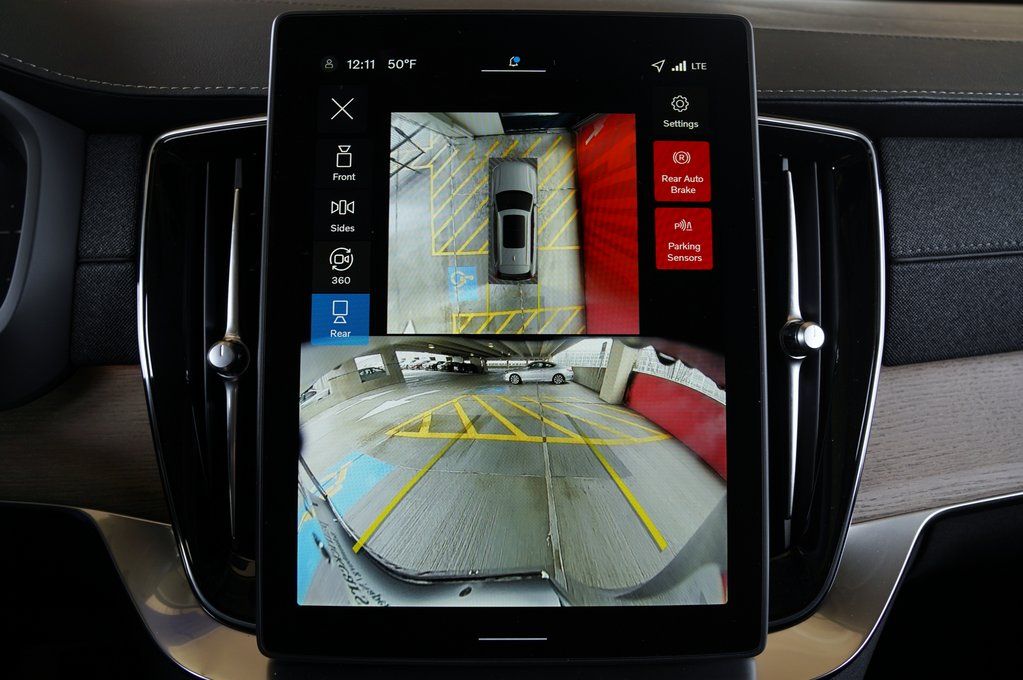 2026 Volvo XC90 Plus - Photo 17