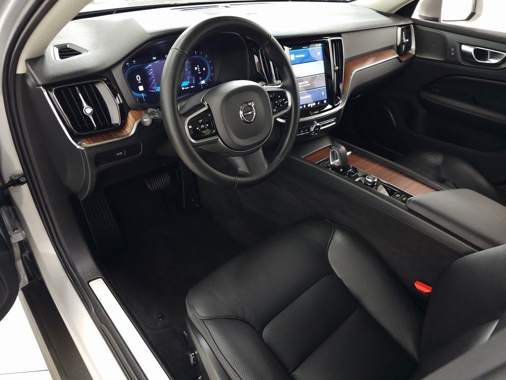 2025 Volvo V60 Cross Country Plus - Photo 13