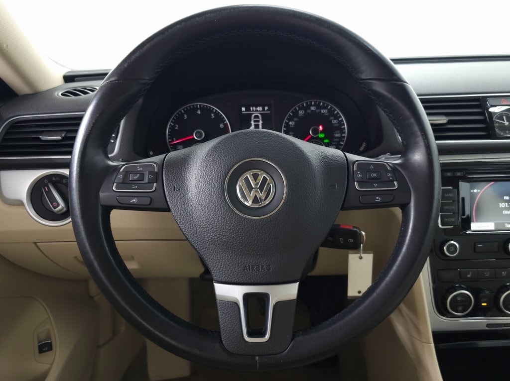 2012 Volkswagen Passat 2.5L SE 16