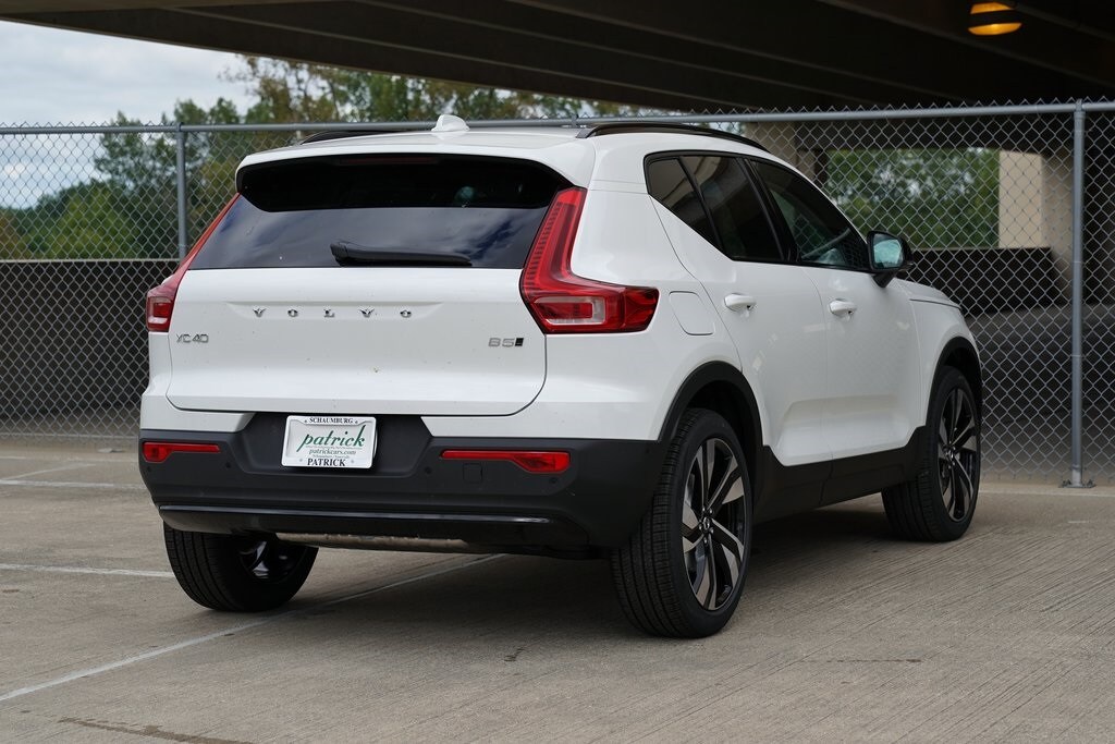 2026 Volvo XC40 photo 3