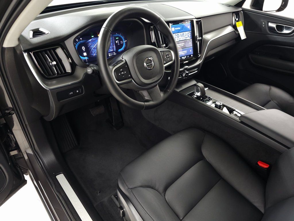 2025 Volvo XC60 Core - Photo 11