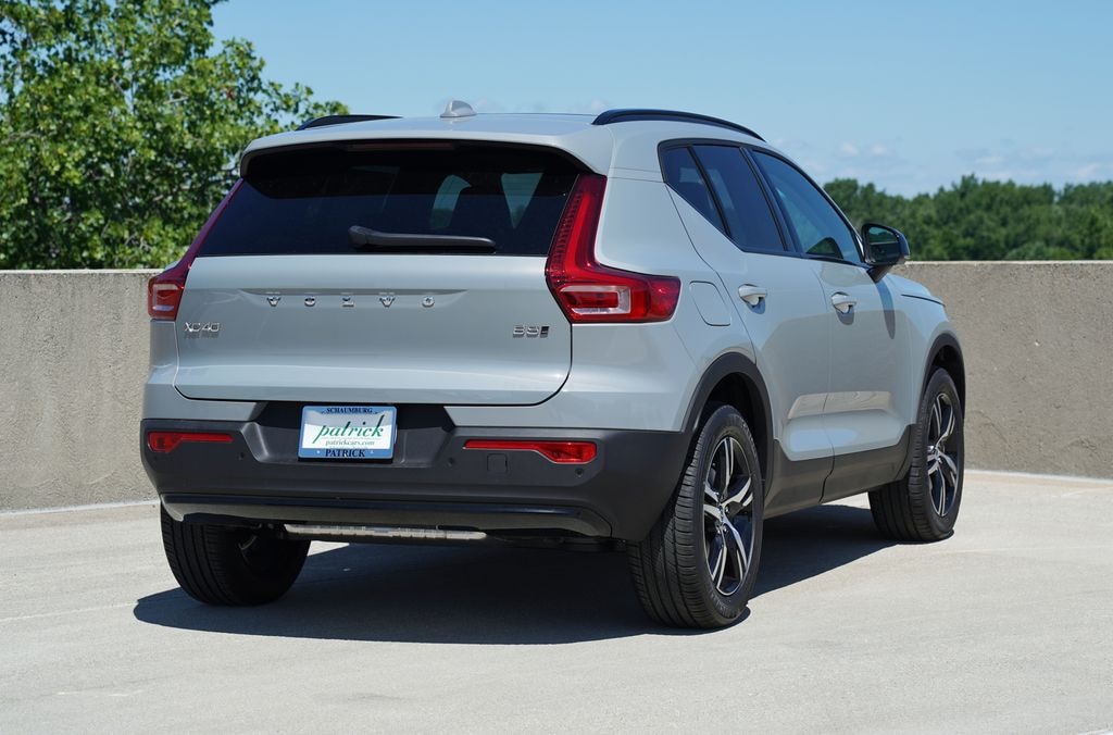 New 2026 Volvo XC40 B5 Core SUV