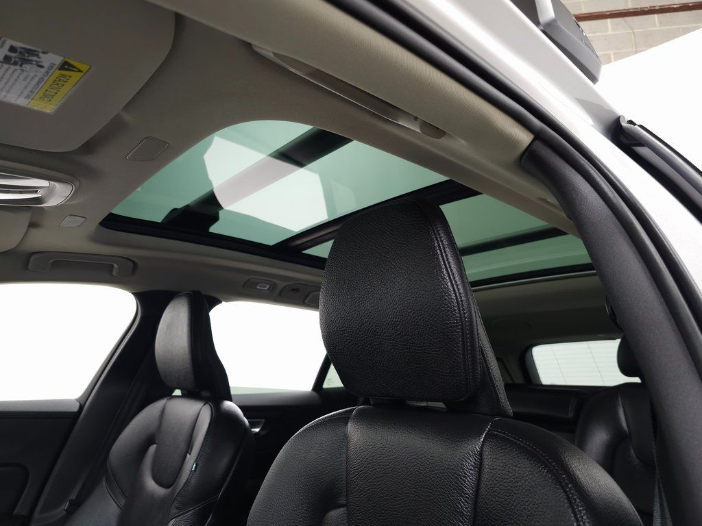 2025 Volvo V60 Cross Country Plus - Photo 12