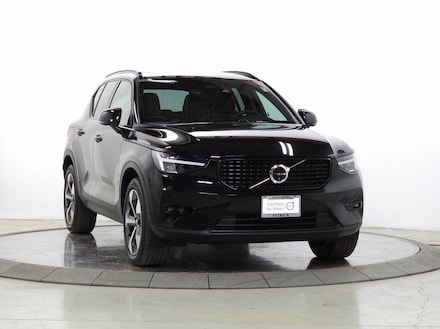 2025 Volvo XC40 B5 Plus Dark Theme SUV
