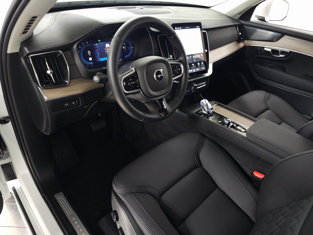 2025 Volvo XC90 Plus - Photo 14