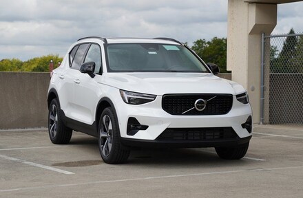 2026 Volvo XC40 B5 Plus AWD SUV