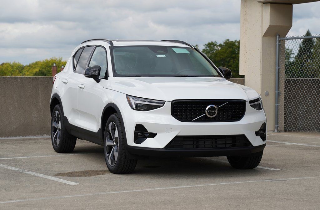 New 2026 Volvo XC40 B5 Plus SUV