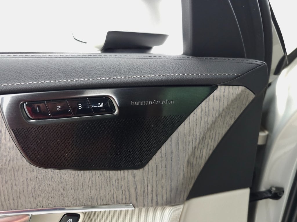 2022 Volvo XC90 T6 AWD Inscription 6 Seater 16
