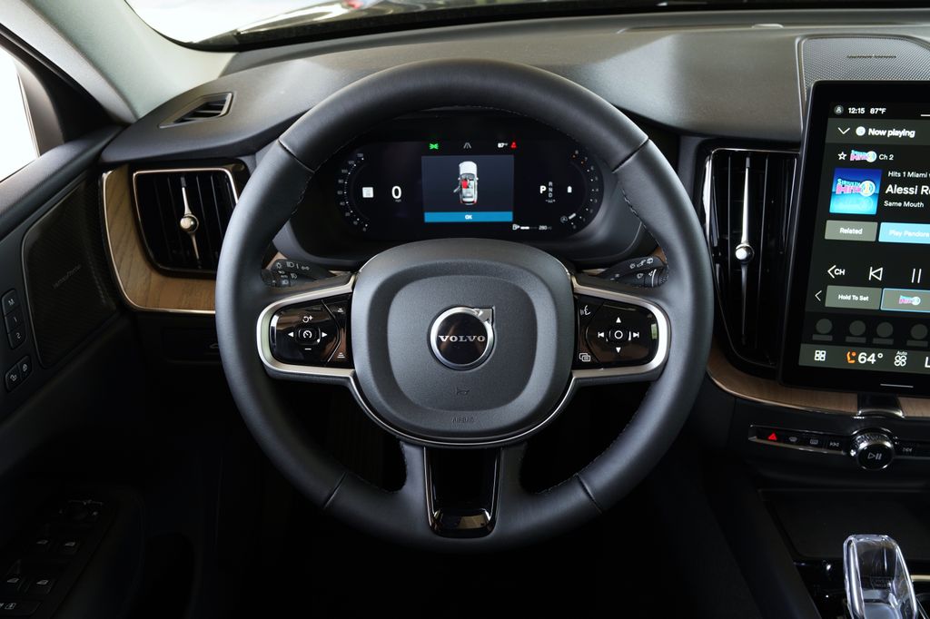 2026 Volvo XC60 Plus - Photo 13