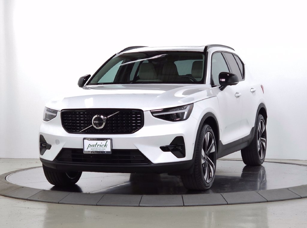 New 2026 Volvo XC40 B5 Ultra SUV