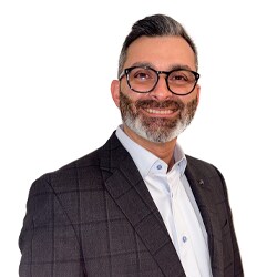 Staff member Enzo Costa from ID_aaa4e273c8c9