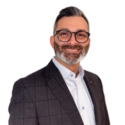 Staff member Enzo Costa from ID_aaa4e273c8c9