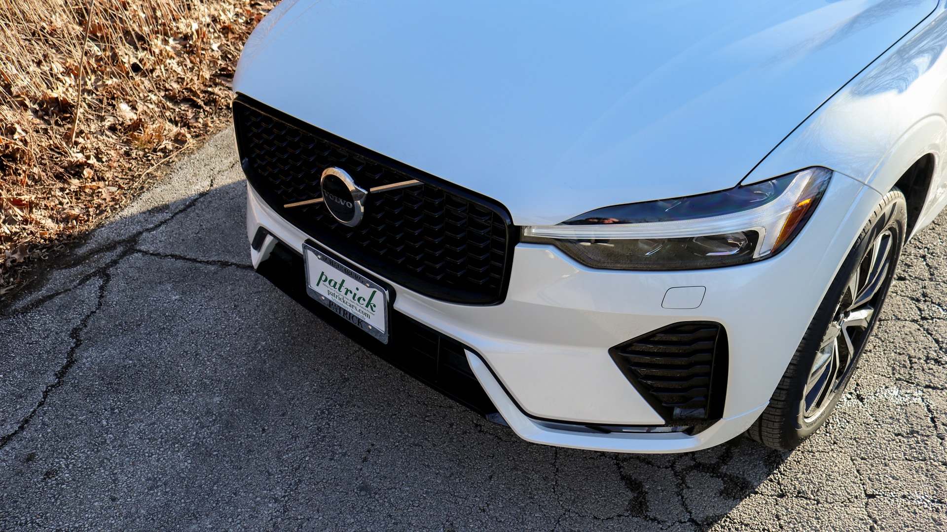 Front view of the 2025 Volvo XC60, showcasing its sleek design, signature Thor’s Hammer LED headlights, and modern grille.