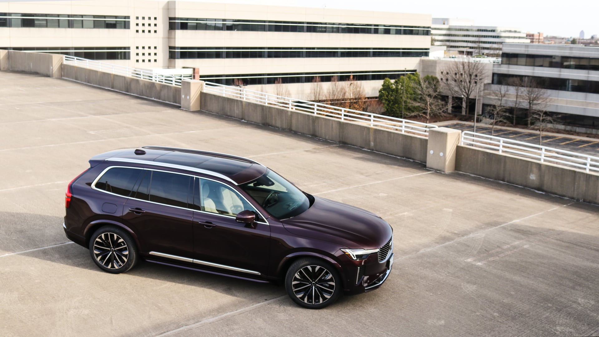Wide-angle view of the 2025.5 Volvo XC90, a luxury three-row SUV showcasing its elegant Scandinavian design, signature LED headlights, panoramic roof, and refined body lines-representing Volvo's blend of safety, innovation, and sophistication.