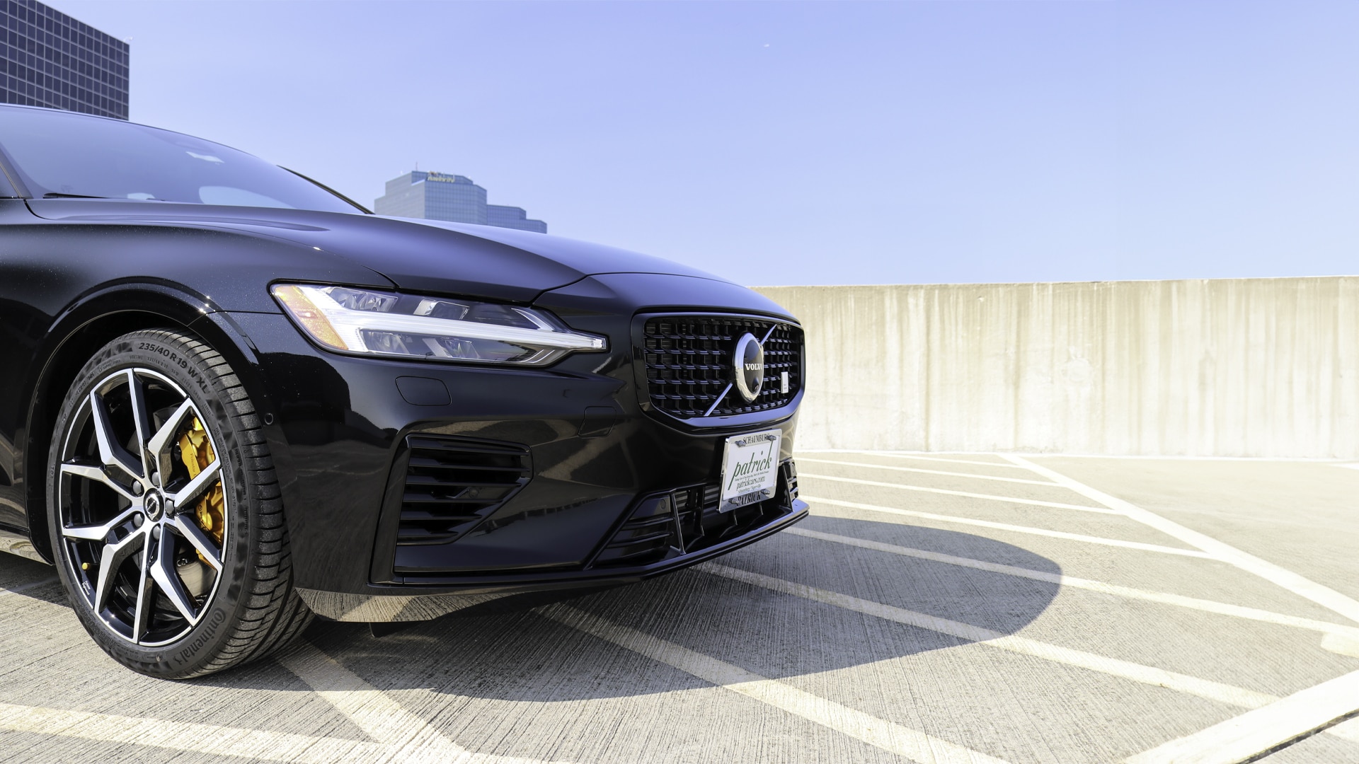 Exterior view of the 2025 Volvo V60 Cross Country highlighting its rugged design, elevated ground clearance, and distinctive Scandinavian styling.