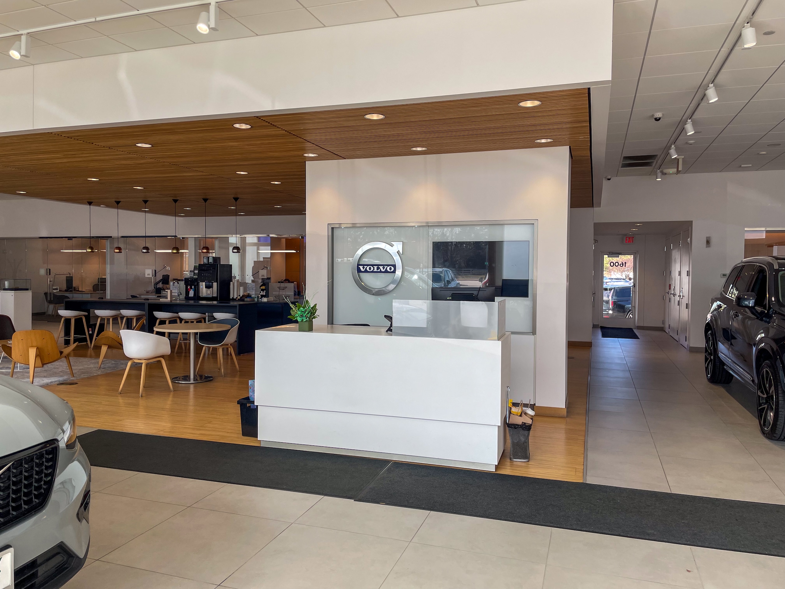 Patrick Volvo Cars showroom in Schaumburg, IL featuring a modern exterior with Volvo vehicles displayed out front