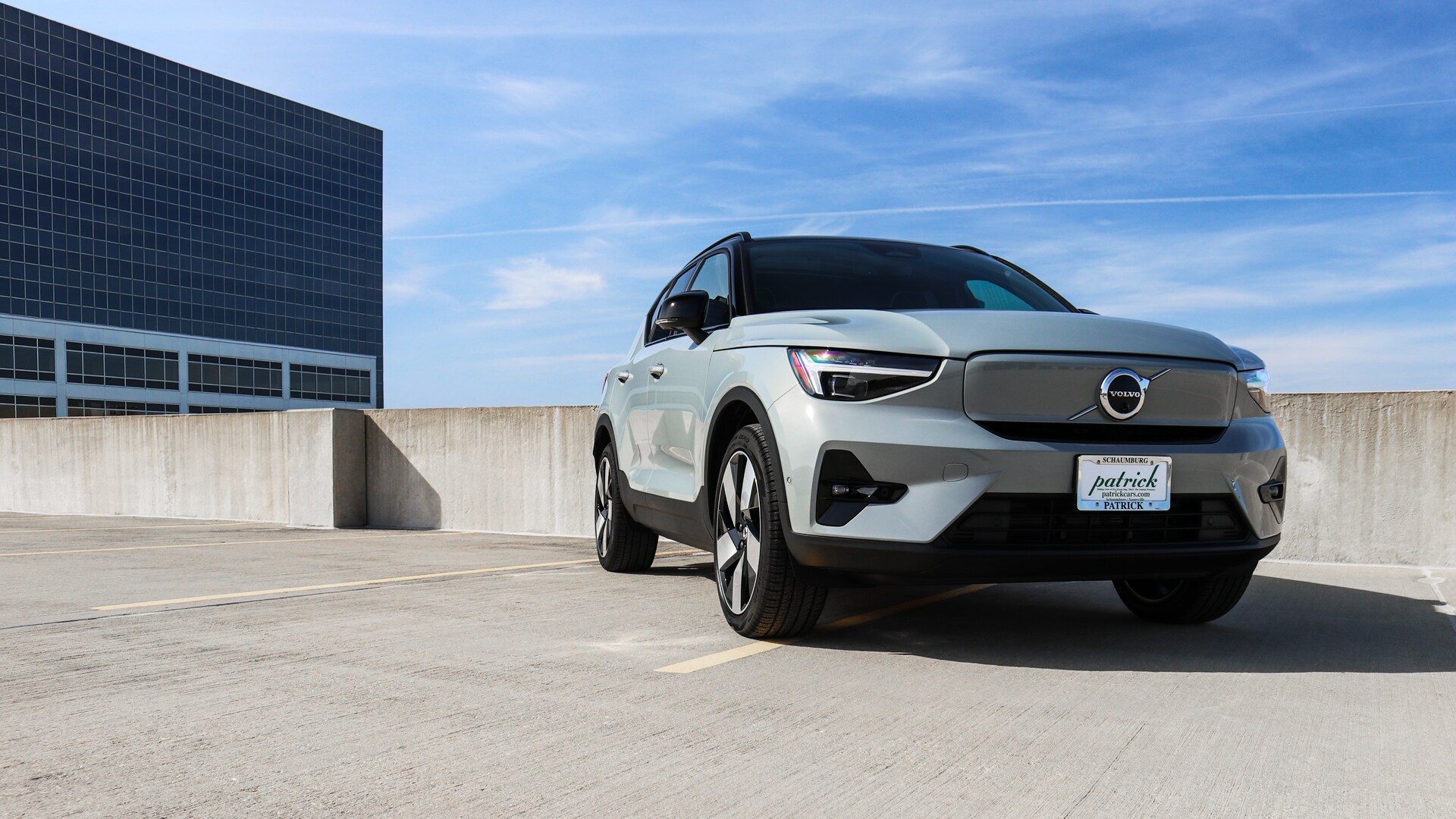 Side view of the 2025 Volvo EX40 electric SUV, highlighting its modern design, aerodynamic shape, and distinctive LED lighting.