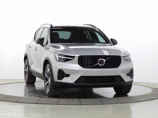2025 Volvo XC40 B5 Plus Dark Theme SUV