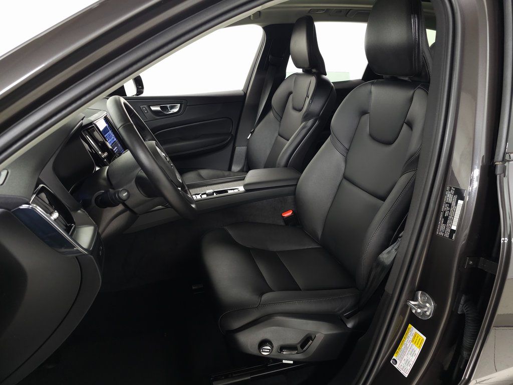 2025 Volvo XC60 Core - Photo 12