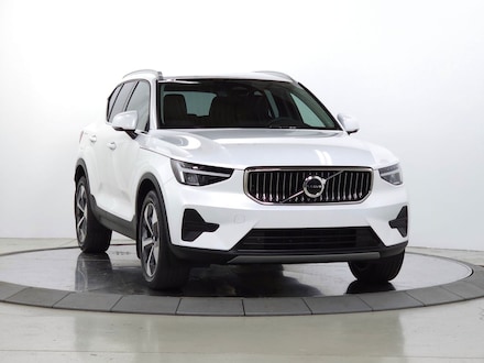 2024 Volvo XC40 B5 Core SUV