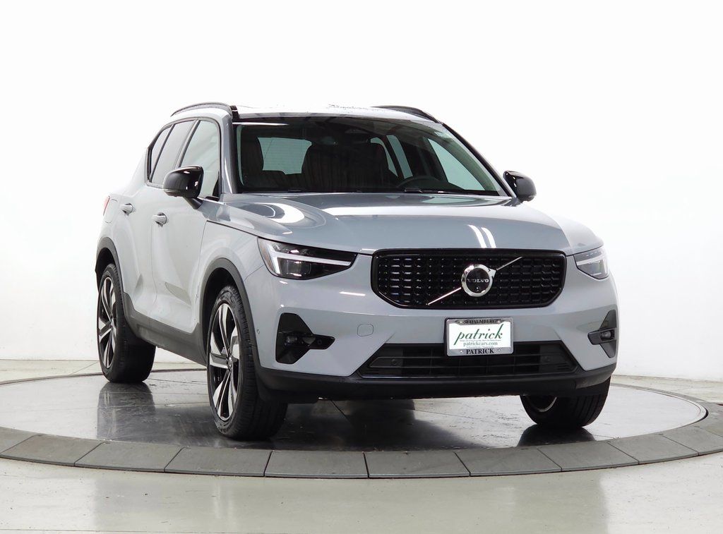 2026 Volvo XC40 B5 Ultra Dark AWD's photo