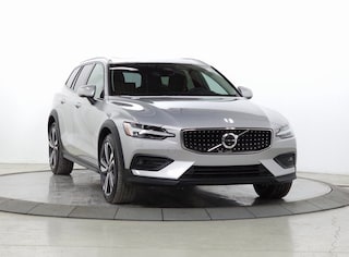 2025 Volvo V60 Cross Country B5 Plus Wagon