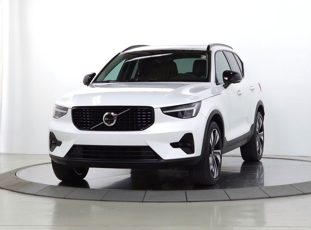 Certified 2024 Volvo XC40 B5 Plus Dark SUV