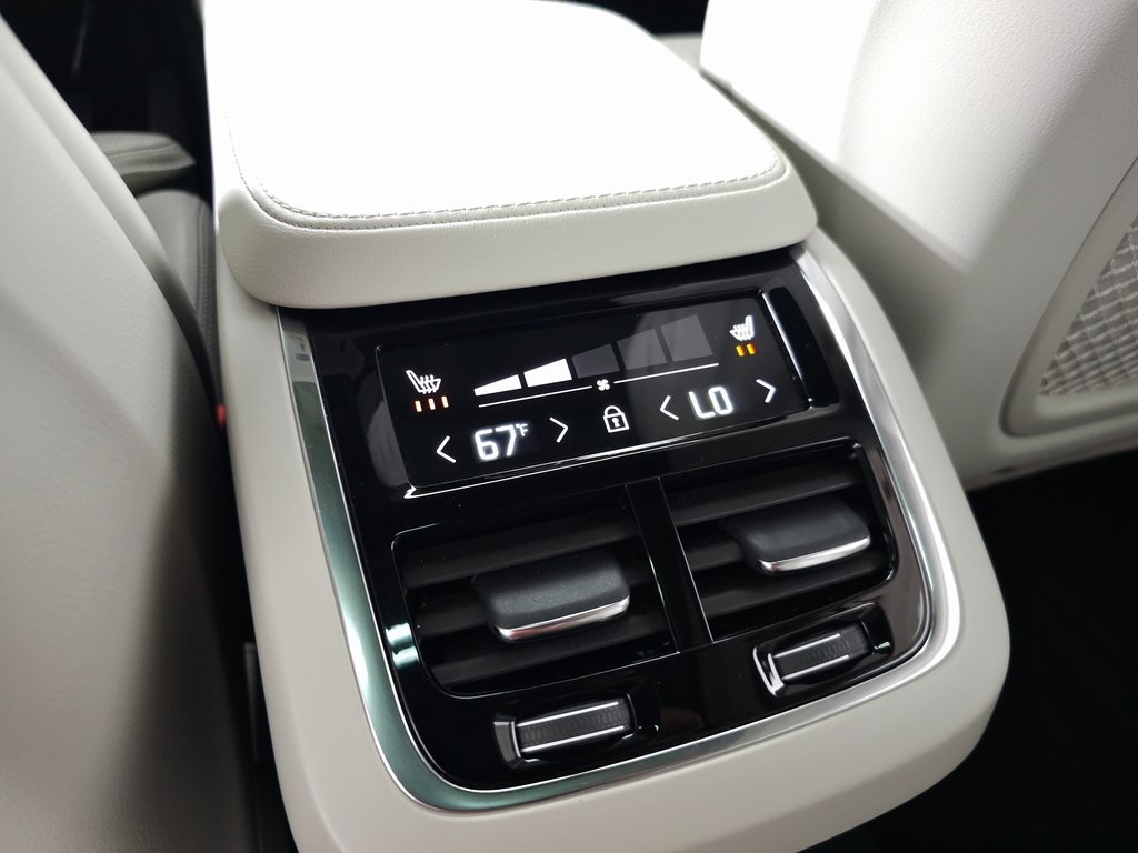 2022 Volvo XC90 T6 AWD Inscription 6 Seater 39