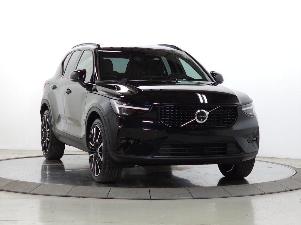 2025 Volvo XC40 B5 Ultra Dark AWD's photo