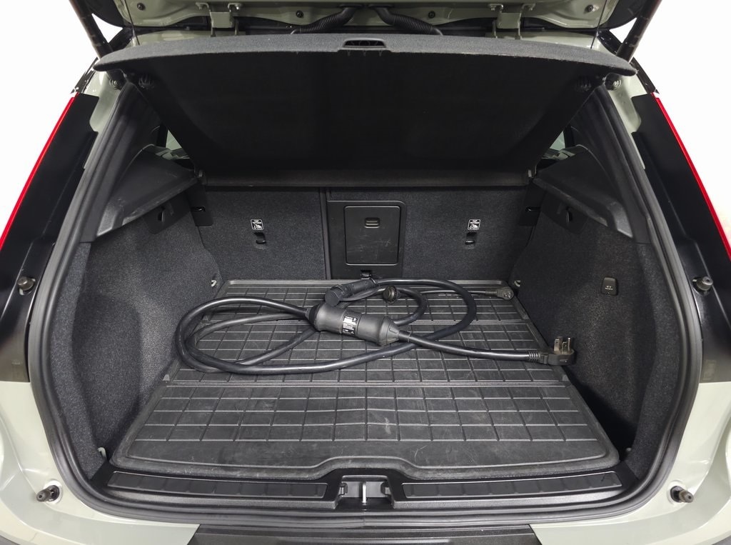 2021 Volvo XC40 Recharge Twin Pure Electric P8 10
