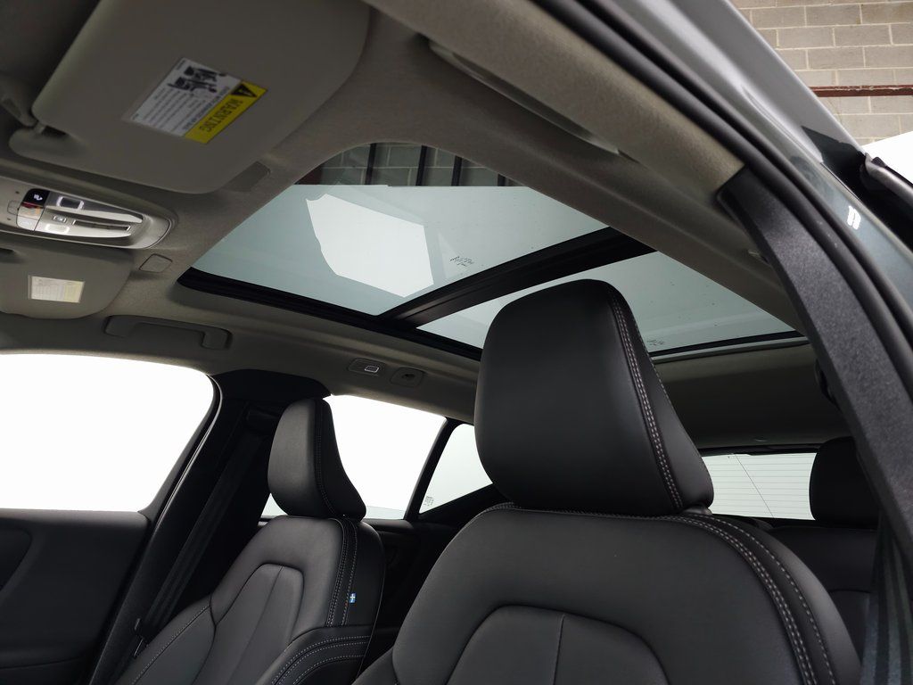 2026 Volvo XC40 Ultra - Photo 13