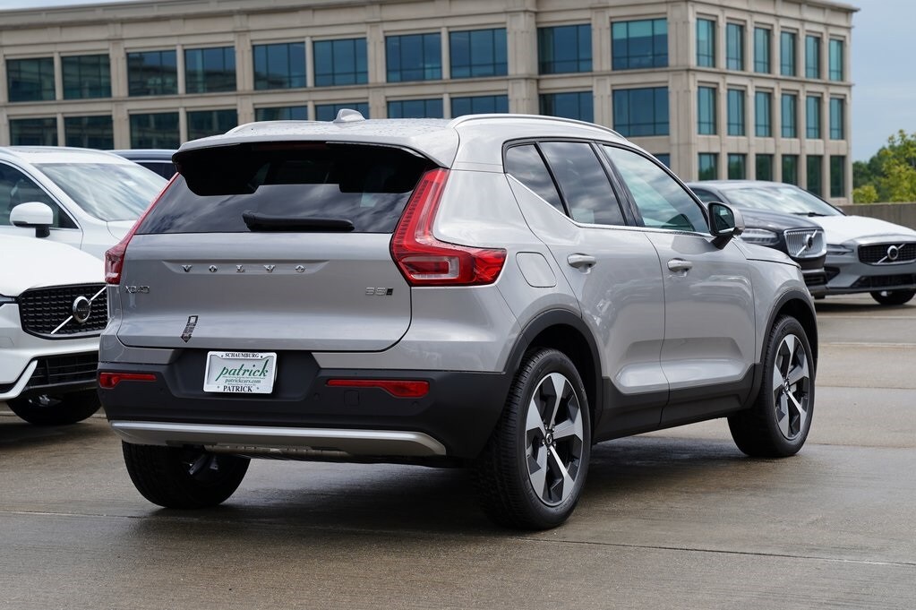 2025 Volvo XC40 Core photo 3