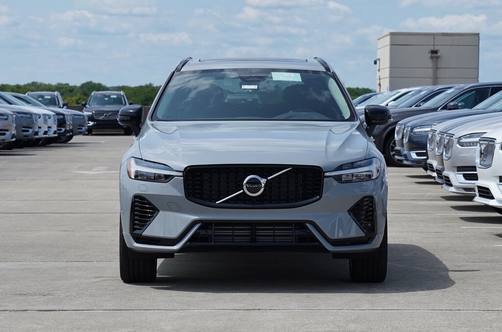 2025 Volvo XC60 Hybrid T8 Plus photo 2