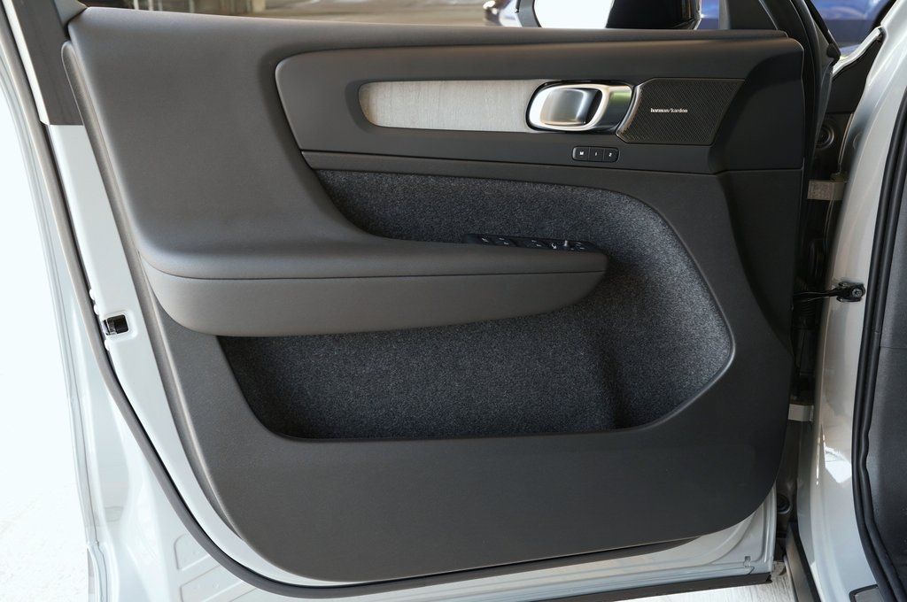 2026 Volvo XC40 Ultra - Photo 8