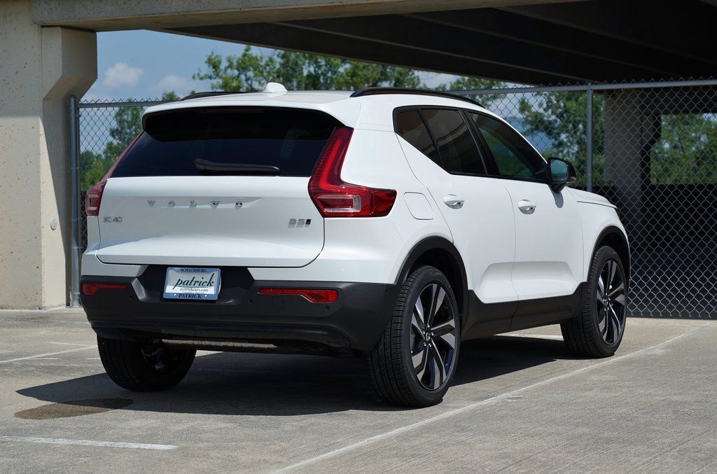 New 2026 Volvo XC40 B5 Ultra SUV