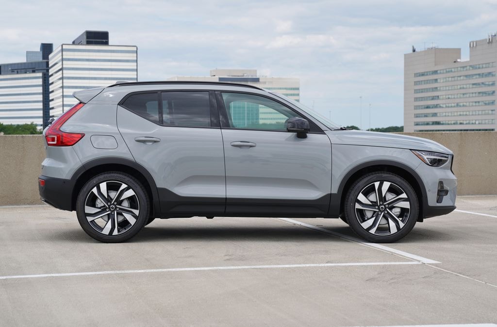 New 2026 Volvo XC40 B5 Plus SUV