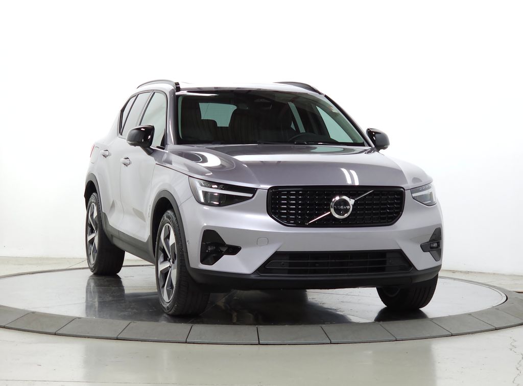 2026 Volvo XC40 B5 Plus Dark AWD's photo