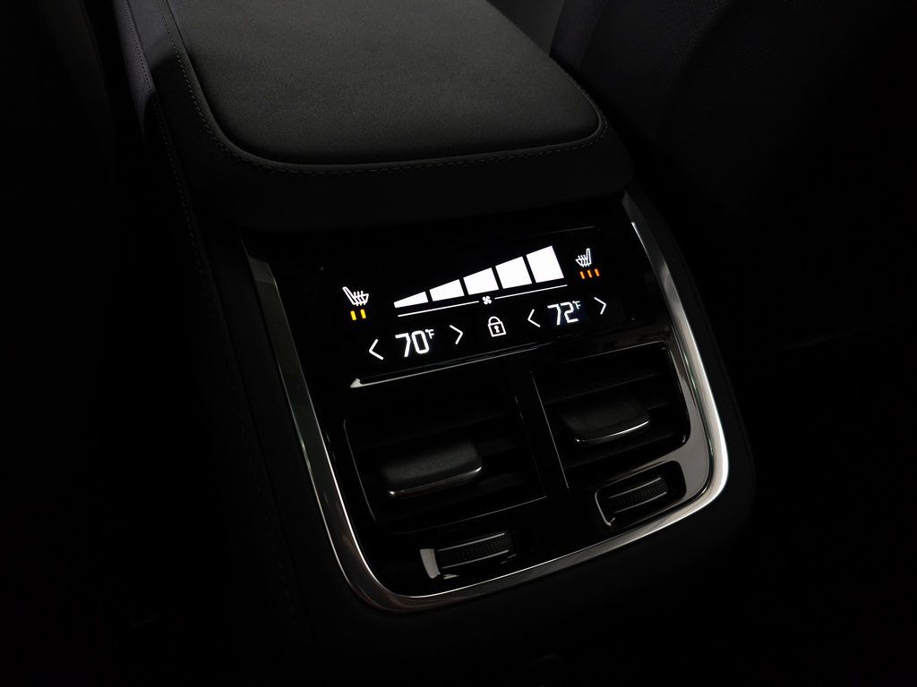 2025 Volvo XC90 Plus - Photo 31