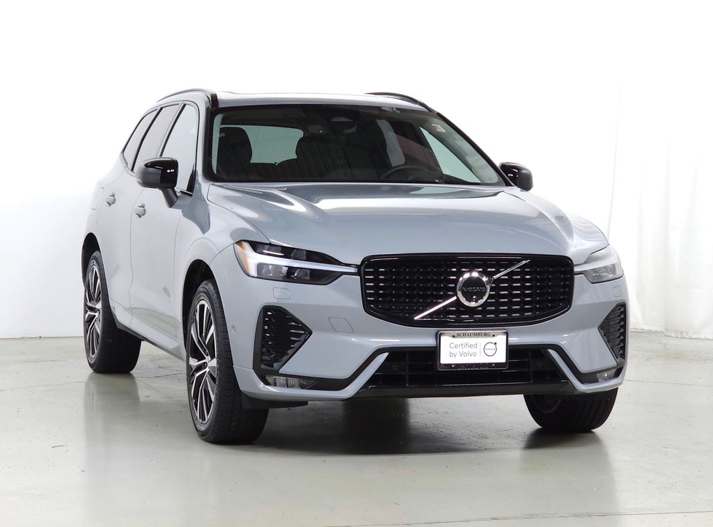 2025 Volvo XC60 B5 Plus Dark AWD's photo