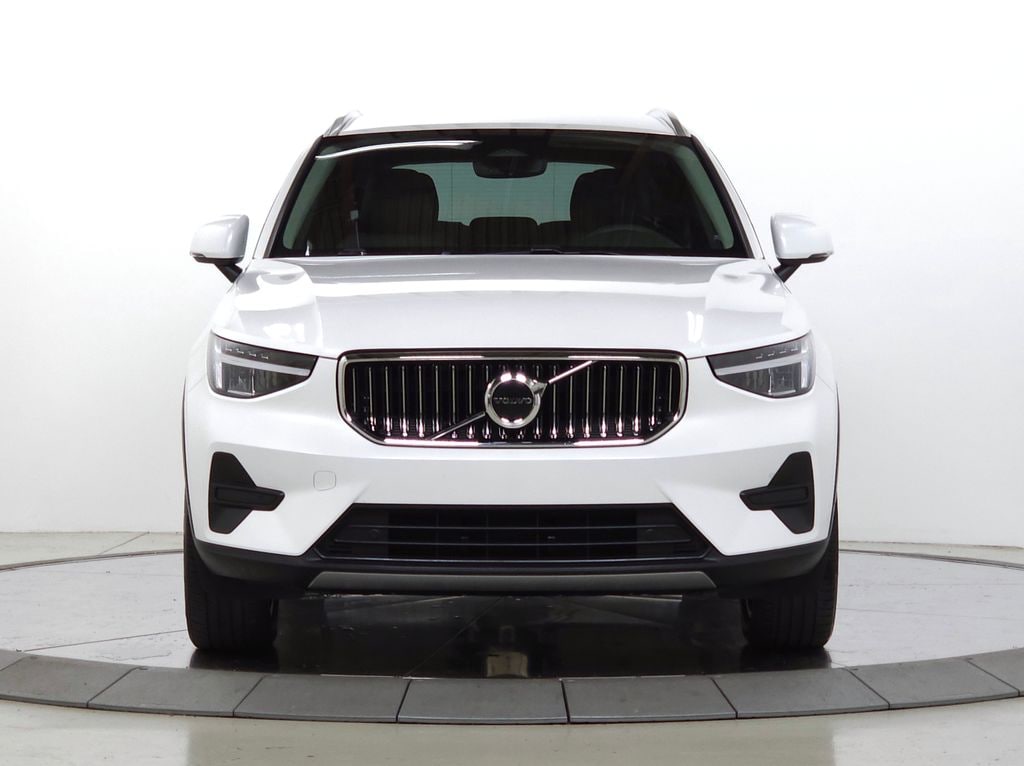 Certified 2024 Volvo XC40 B5 Core SUV