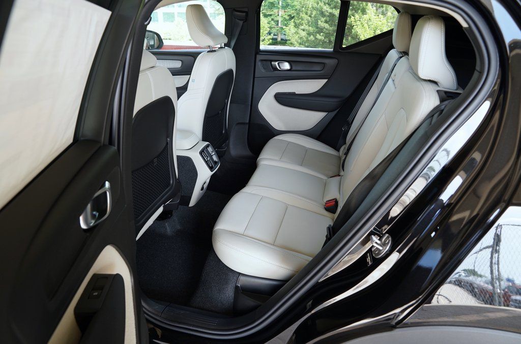 2026 Volvo XC40 Ultra - Photo 24