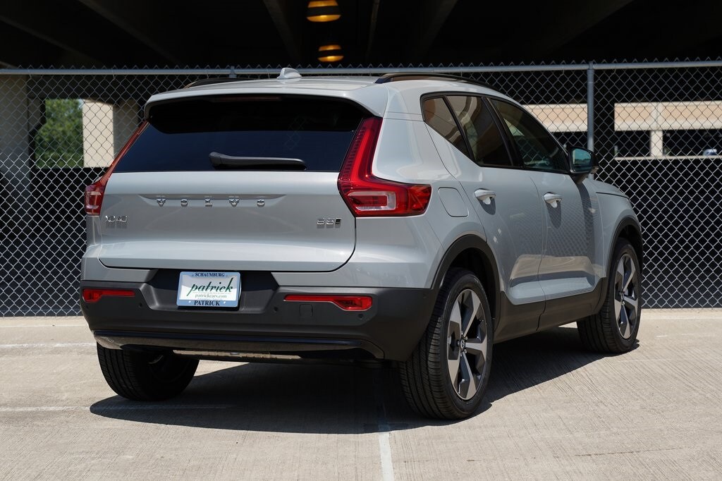 2026 Volvo XC40 Plus photo 4