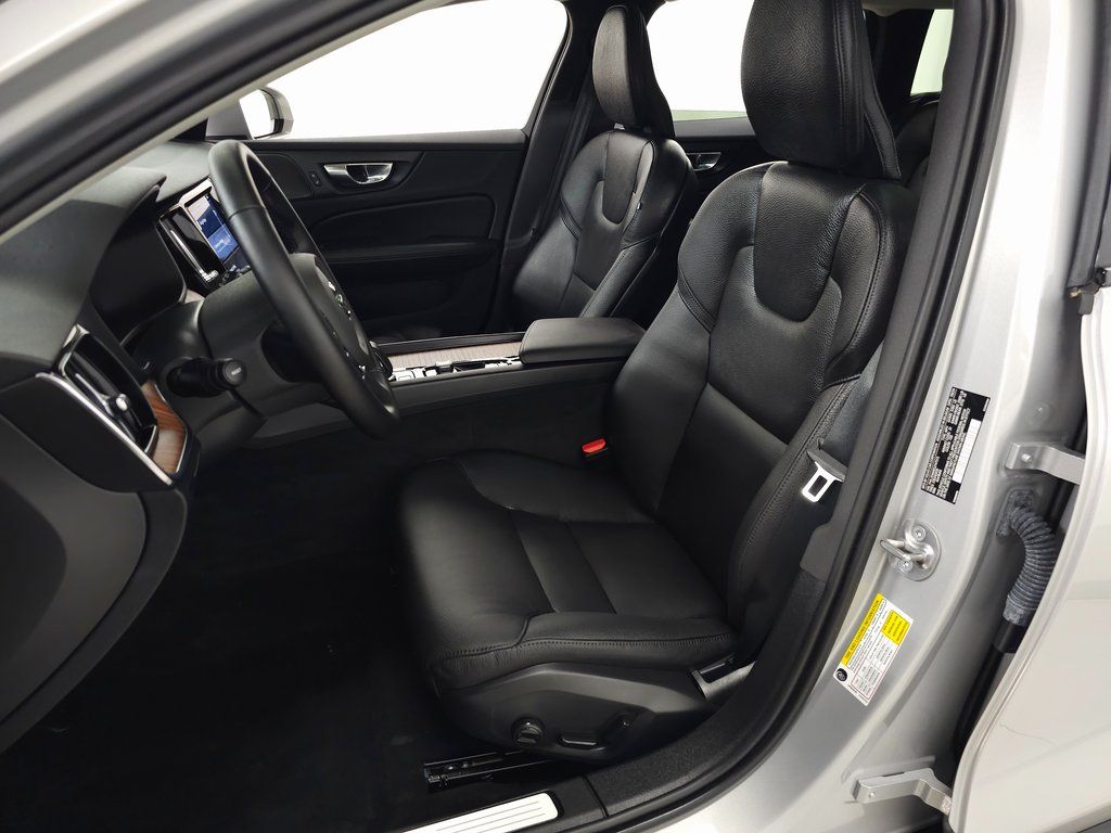 2025 Volvo V60 Cross Country Plus - Photo 11