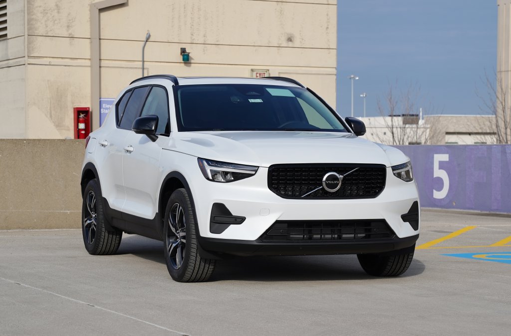 2026 Volvo XC40 B5 Core AWD SUV