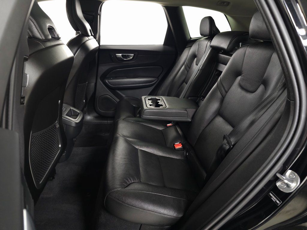 2025 Volvo XC60 Plus - Photo 29