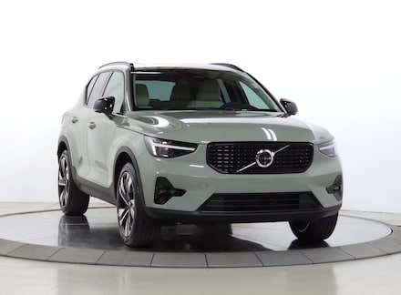 2025 Volvo XC40 B5 Ultra Dark Theme SUV