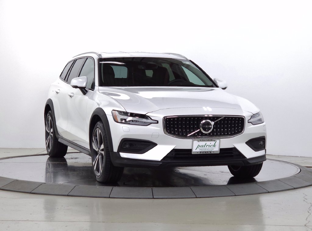 2026 Volvo V60 Cross Country B5 Plus AWD Wagon for Sale in Schaumburg, IL at Patrick Volvo Cars
