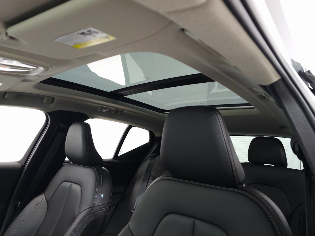 2026 Volvo XC40 Ultra - Photo 13