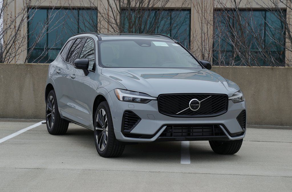 2026 Volvo XC60 T8 Plus Dark AWD's photo