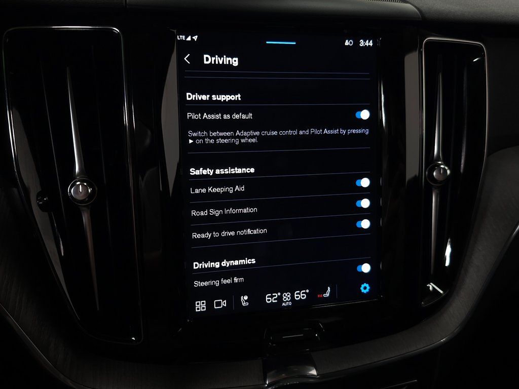 2025 Volvo XC60 Plus - Photo 22